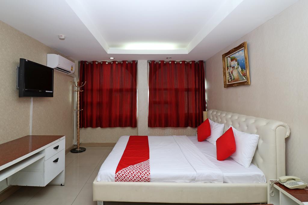 Diamond Residence Silom Bangkok Exterior photo