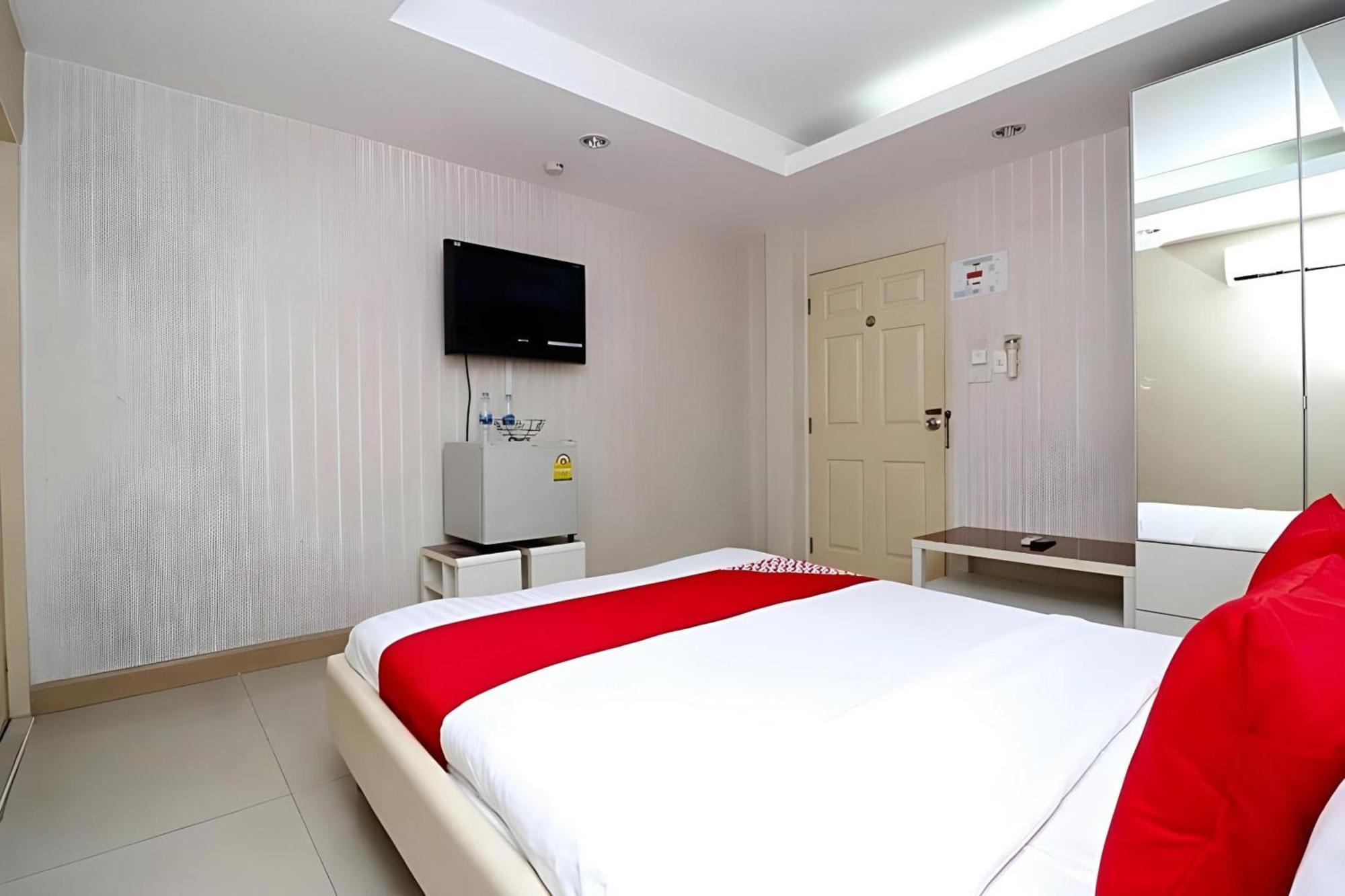 Diamond Residence Silom Bangkok Exterior photo